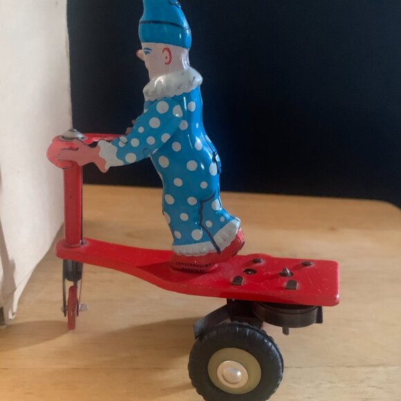 TOYS Vintage TIN LITHO Roli-Zoli Wind-Up Clown on Scooter Lemezarugyar No Key - Picture 3 of 8